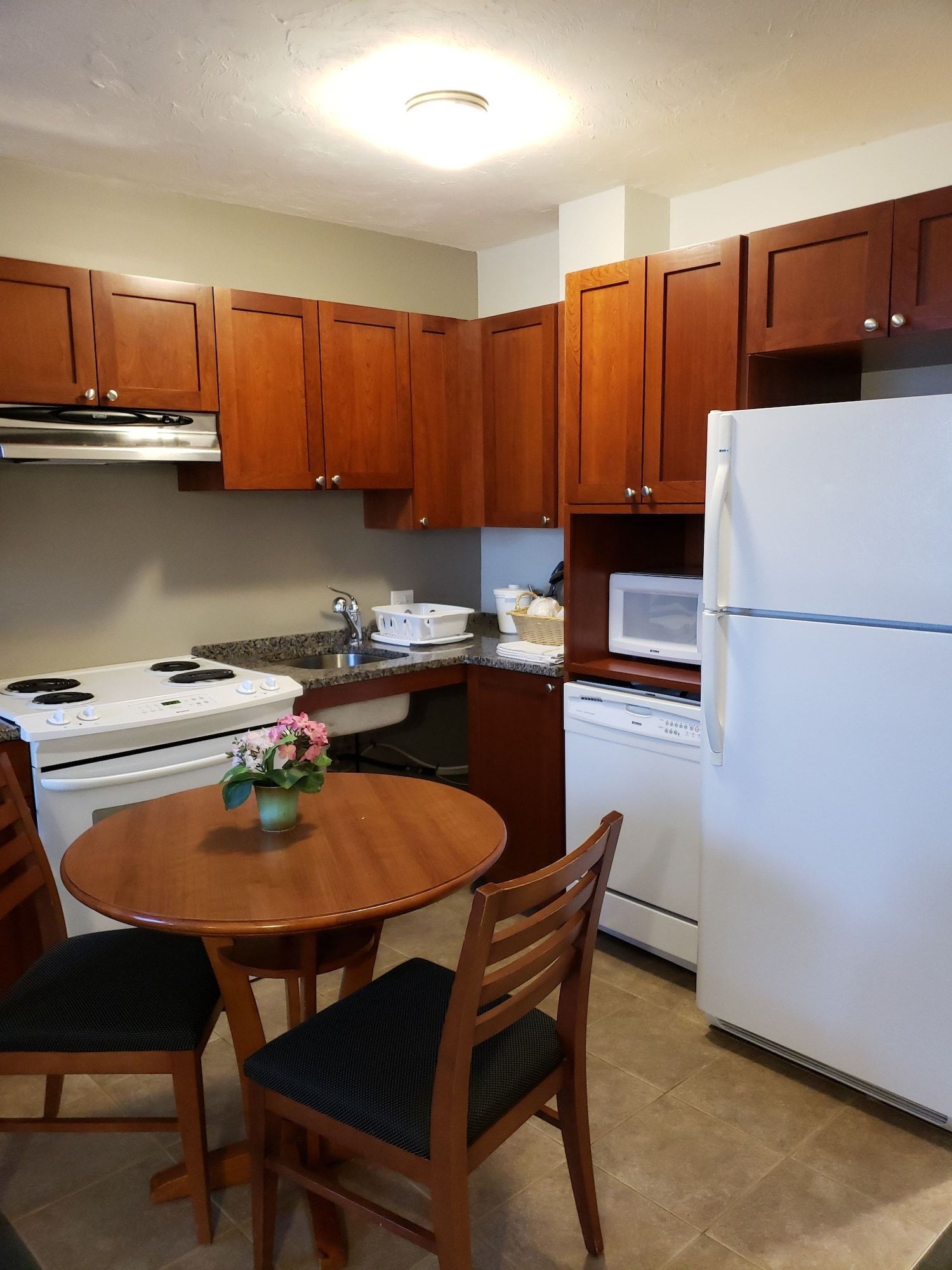 Crescent Suites Hotel, Waltham | HotelsCombined