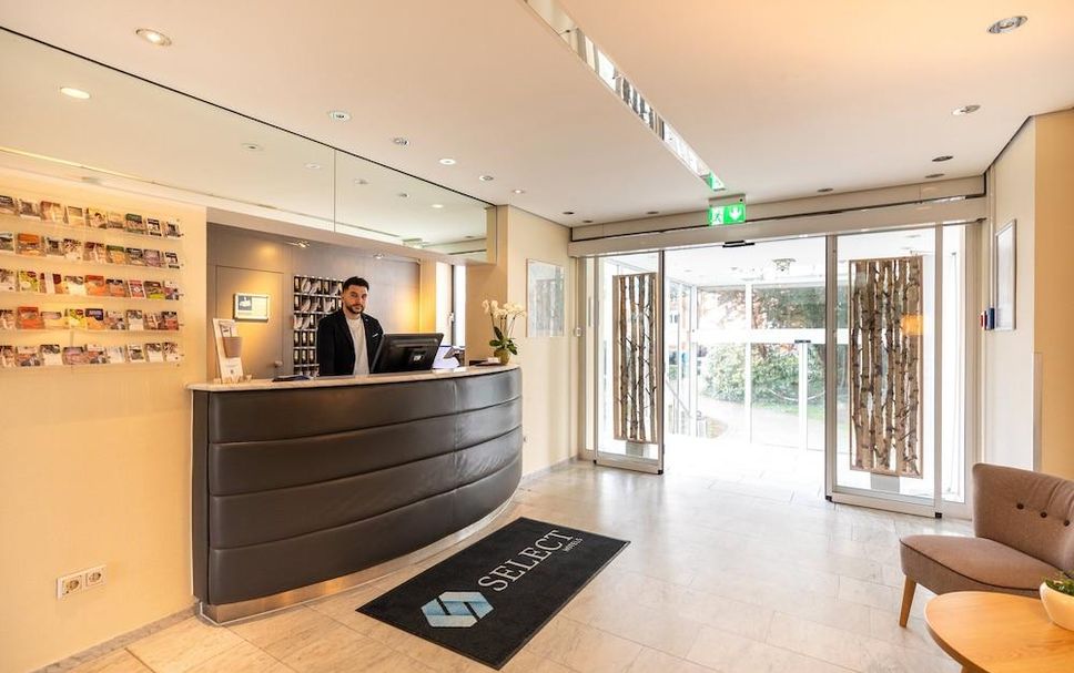 Front desk Photo