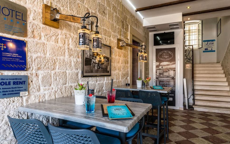 Dining room Photo