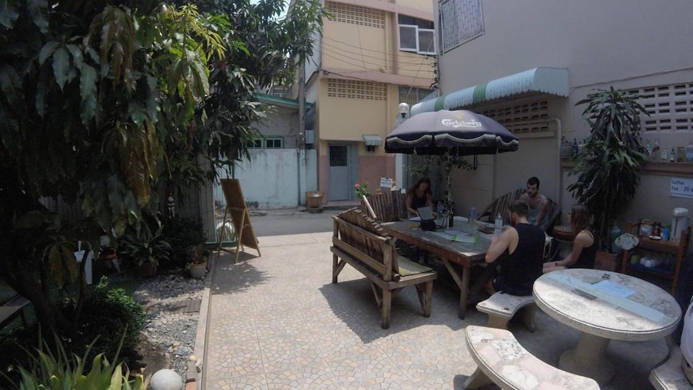 The Oasis Hostel - Adults Only