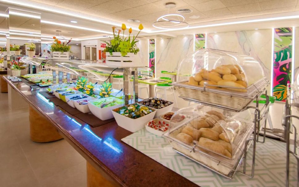 Buffet Photo