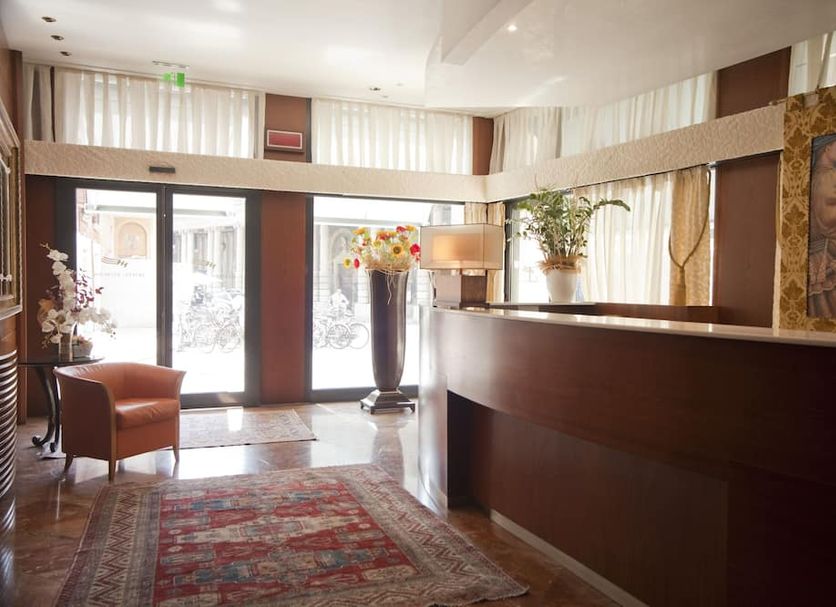Front desk Photo