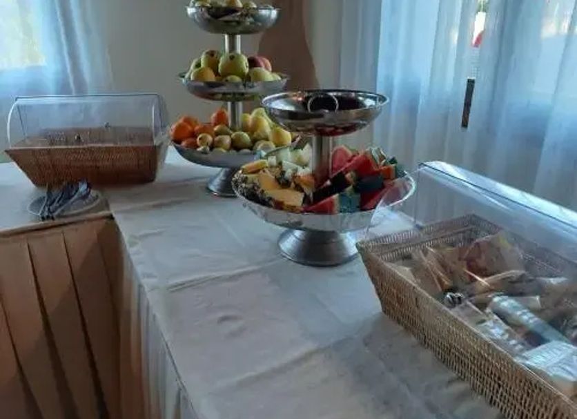 Buffet Photo