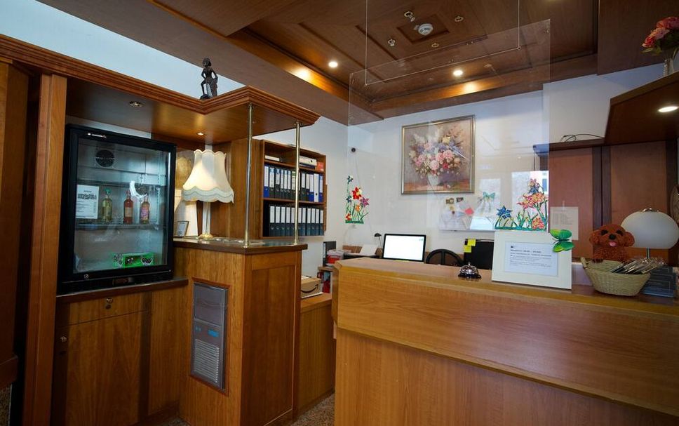 Front desk Photo