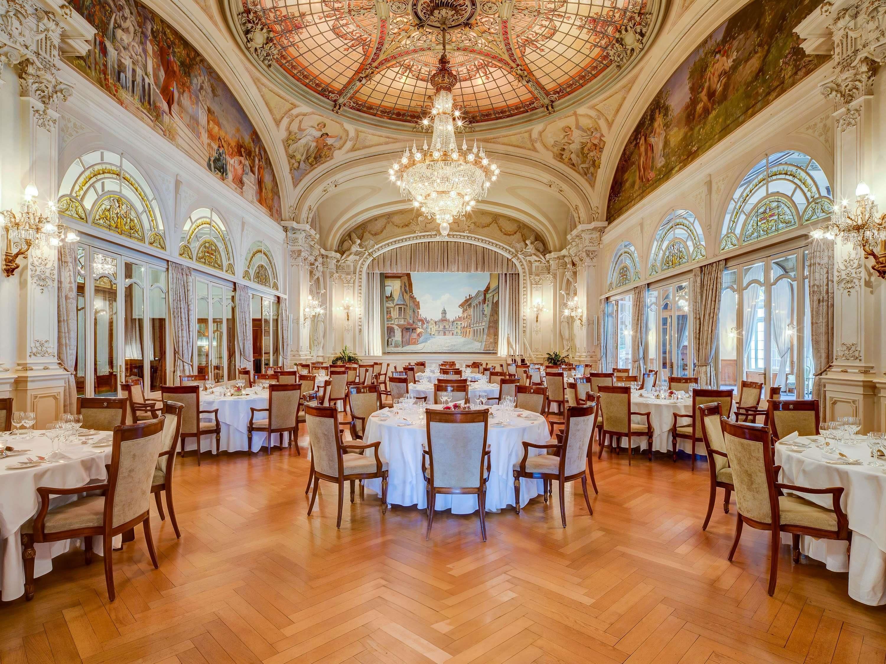 Banquet hall