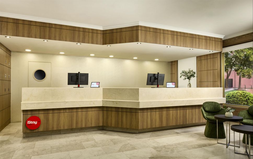 Front desk Photo