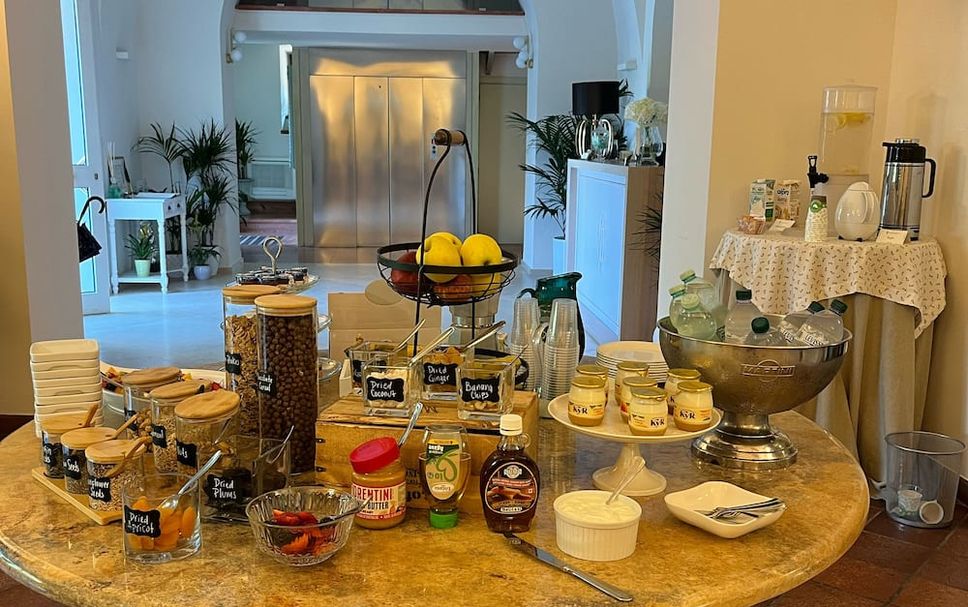 Buffet Photo