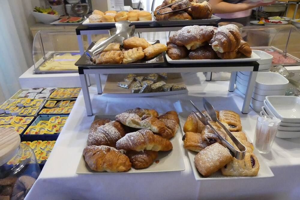 Buffet Photo