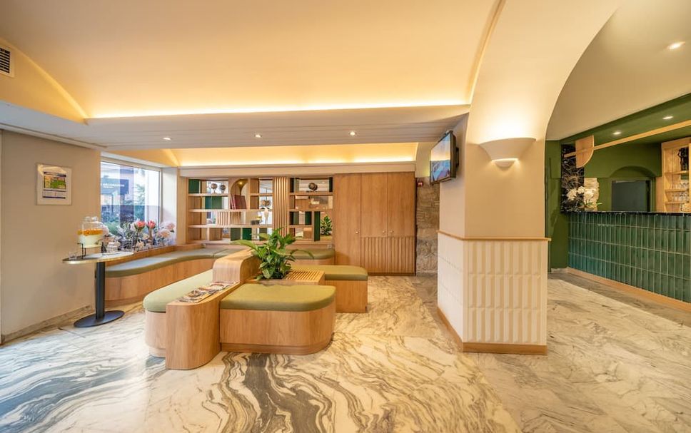 Front desk Photo