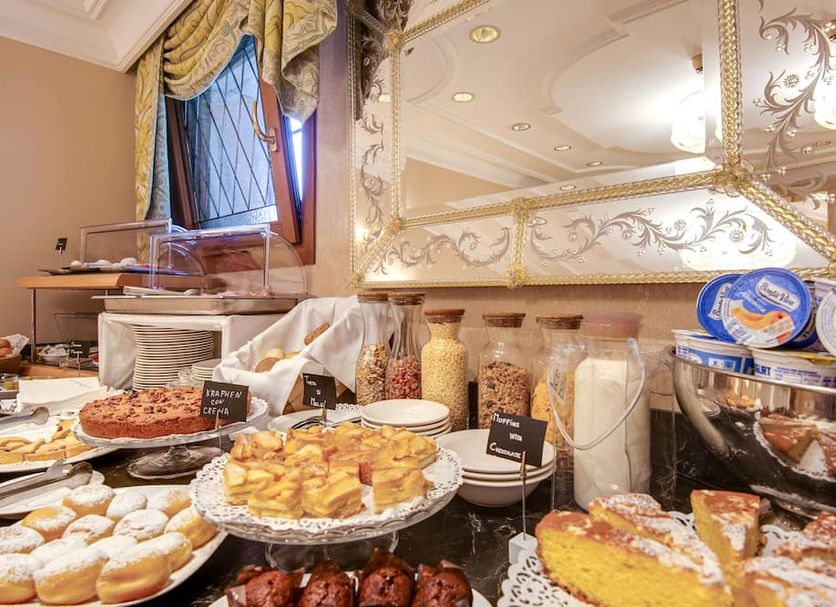 Buffet Photo