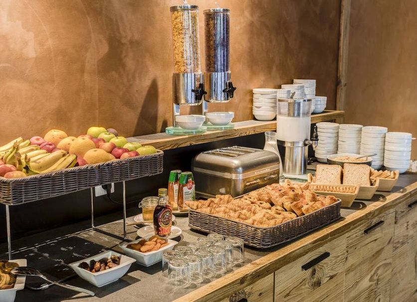 Buffet Photo