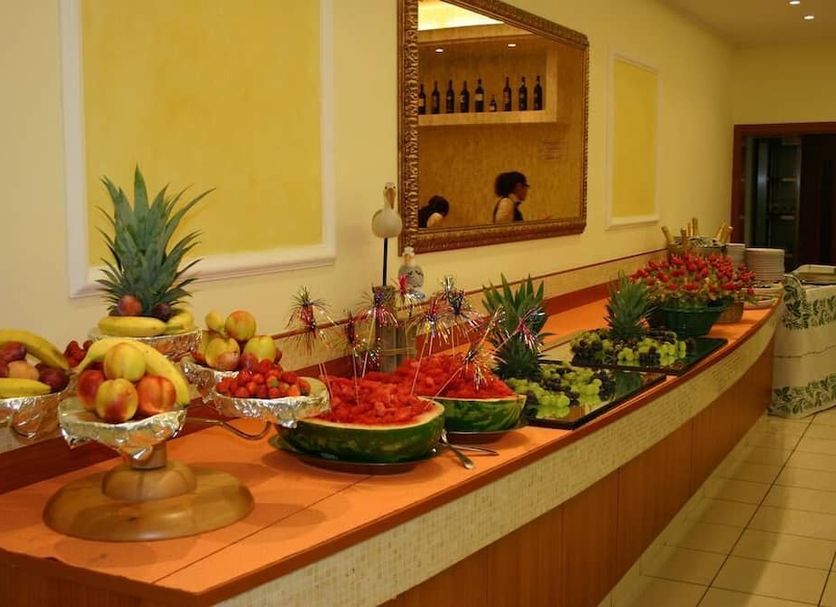 Buffet Photo
