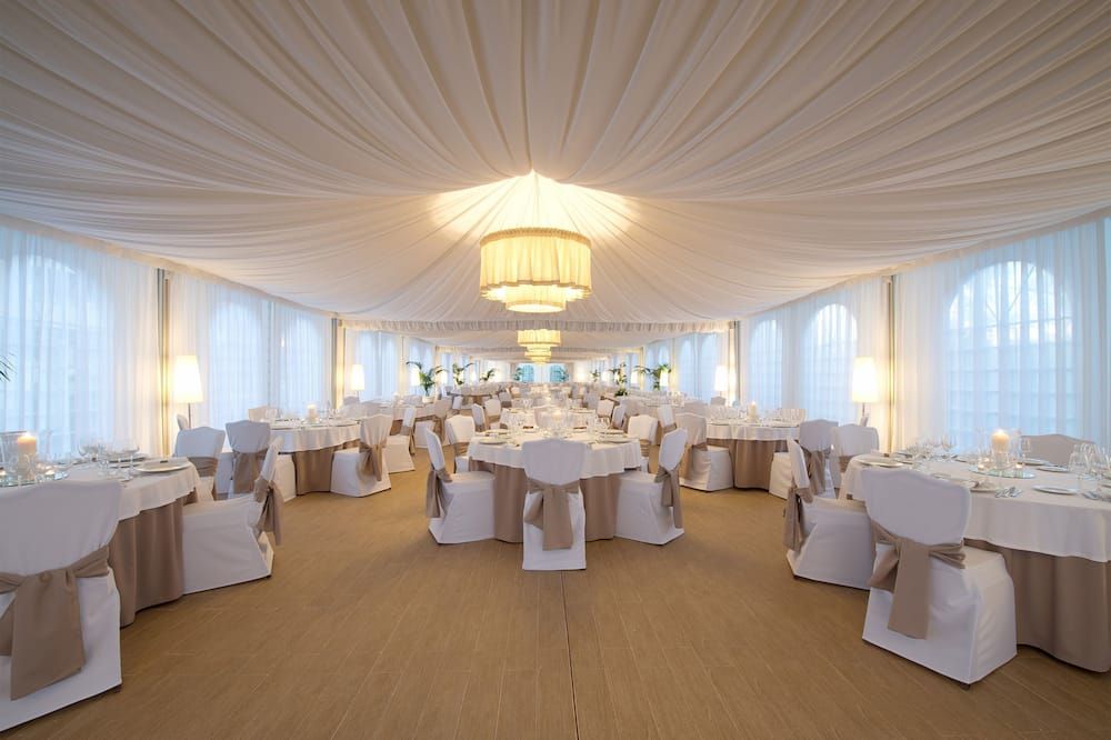 Banquet hall