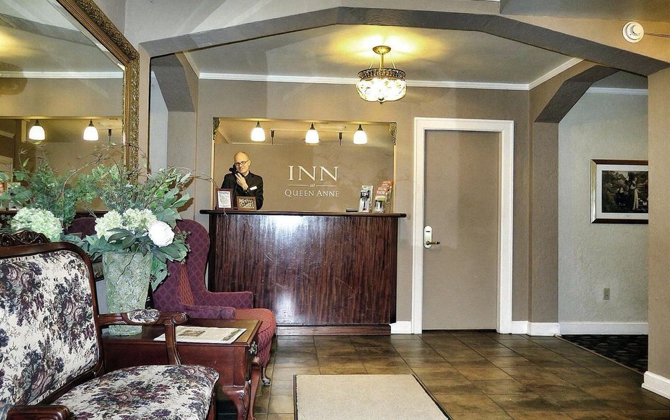Front desk Photo