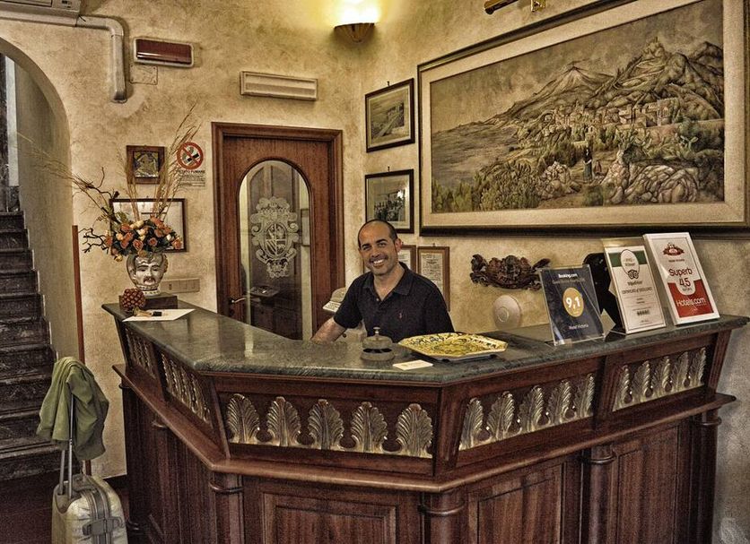 Front desk Photo