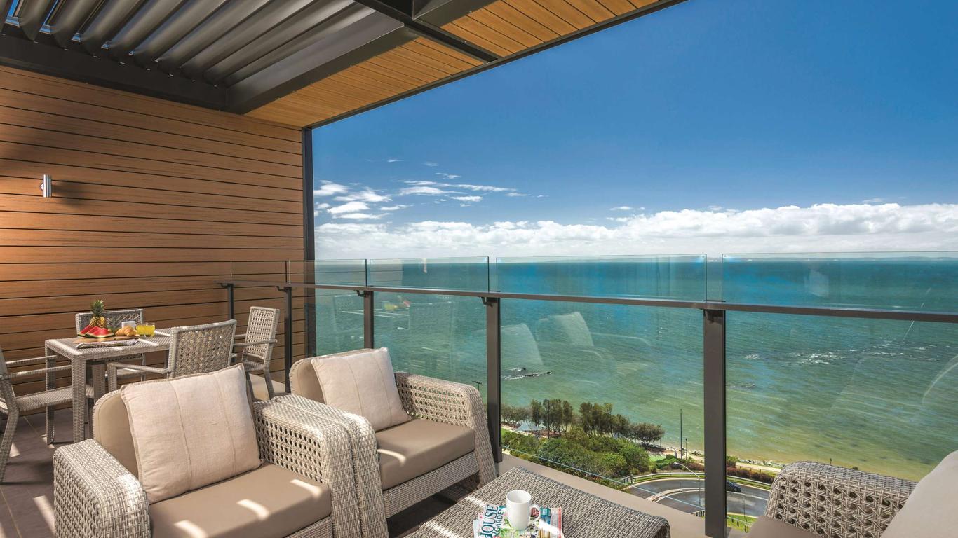 Oaks Redcliffe Mon Komo Suites