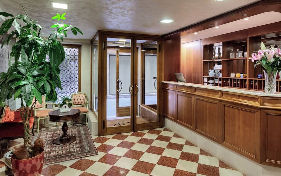Front desk Photo