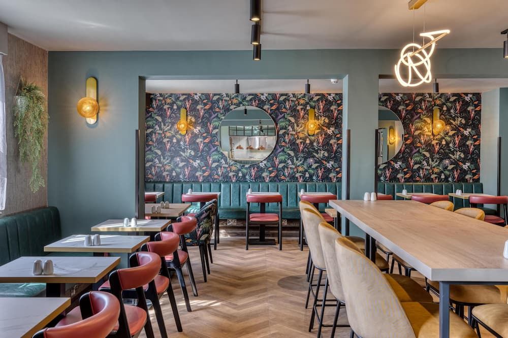 Restaurant Photo