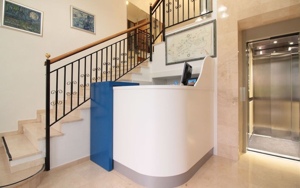 Front desk Photo