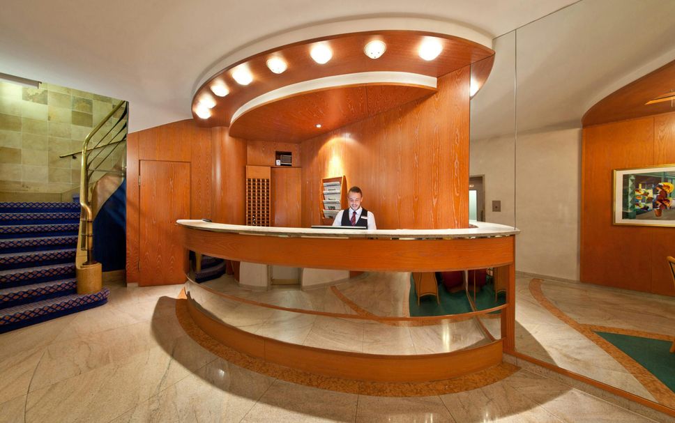 Front desk Photo