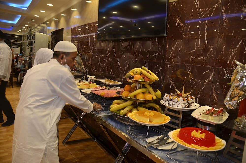 Buffet Photo