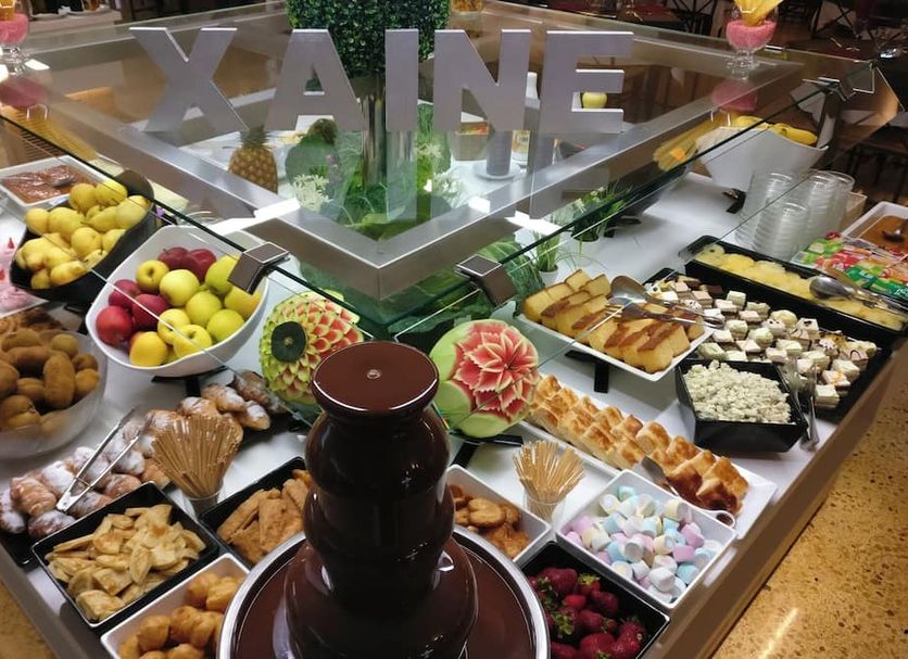 Buffet Photo