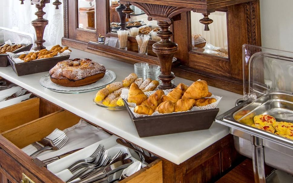 Buffet Photo