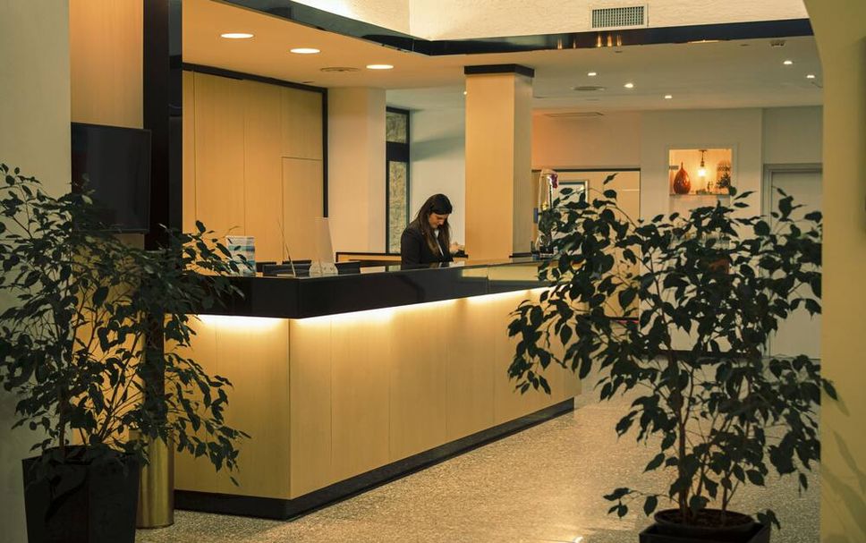 Front desk Photo