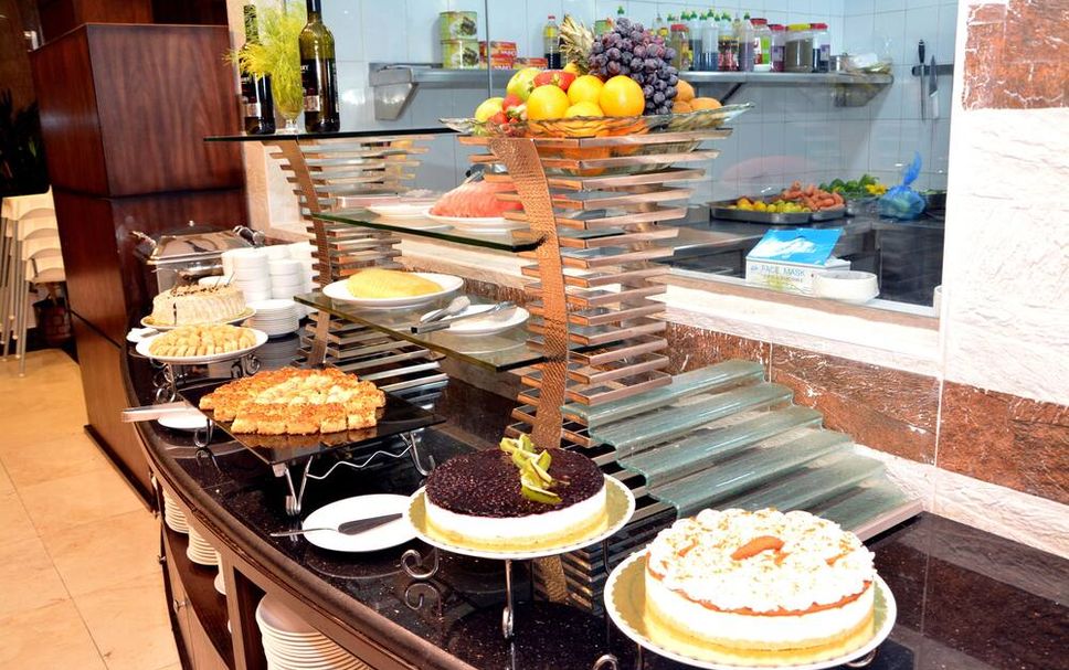 Buffet Photo