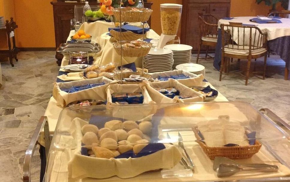 Buffet Photo