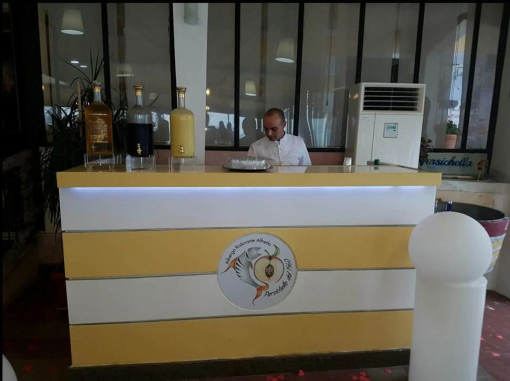 Front desk Photo