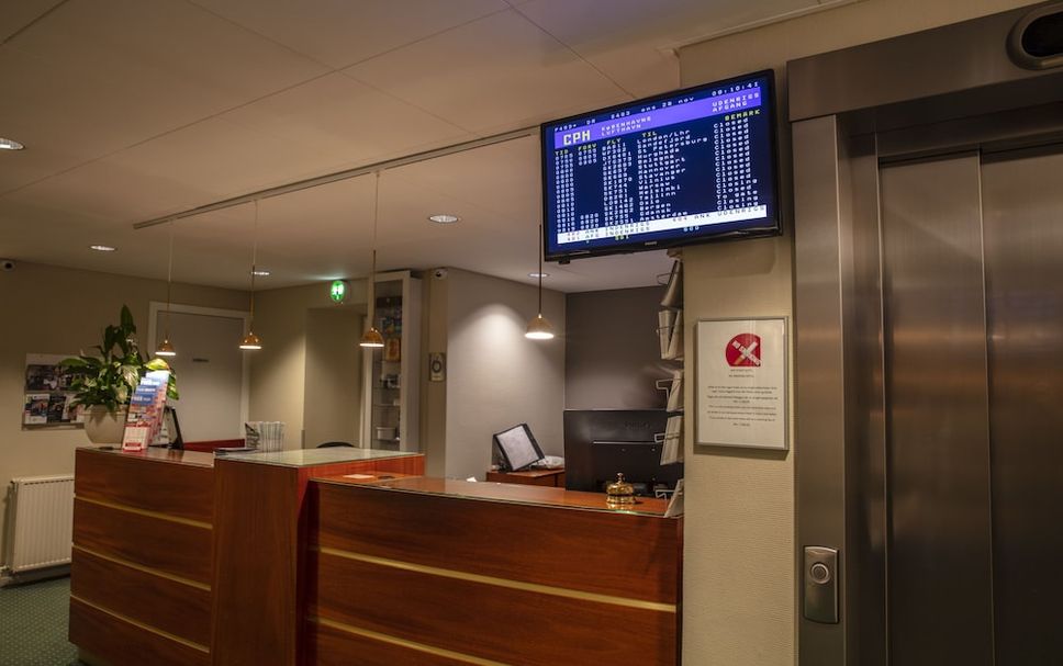 Front desk Photo