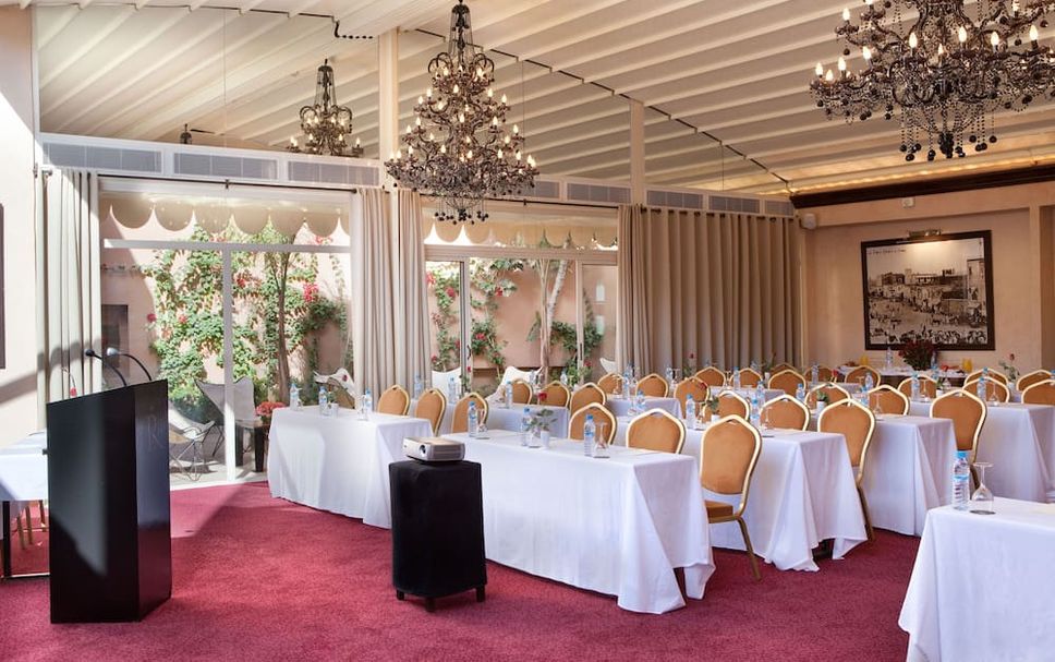 Banquet hall Photo