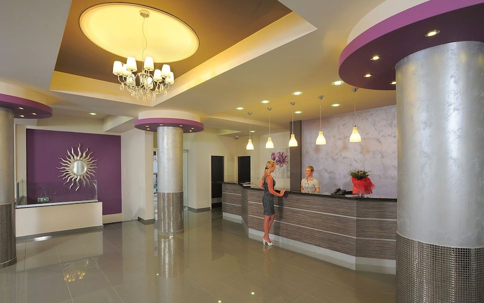 Front desk Photo