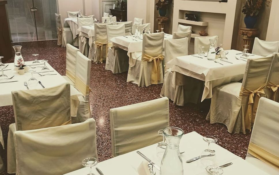 Banquet hall Photo