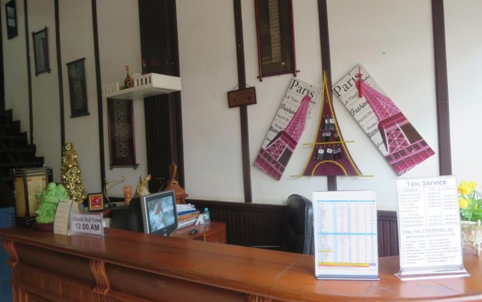 Front desk Photo