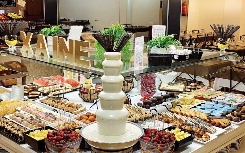 Buffet Photo