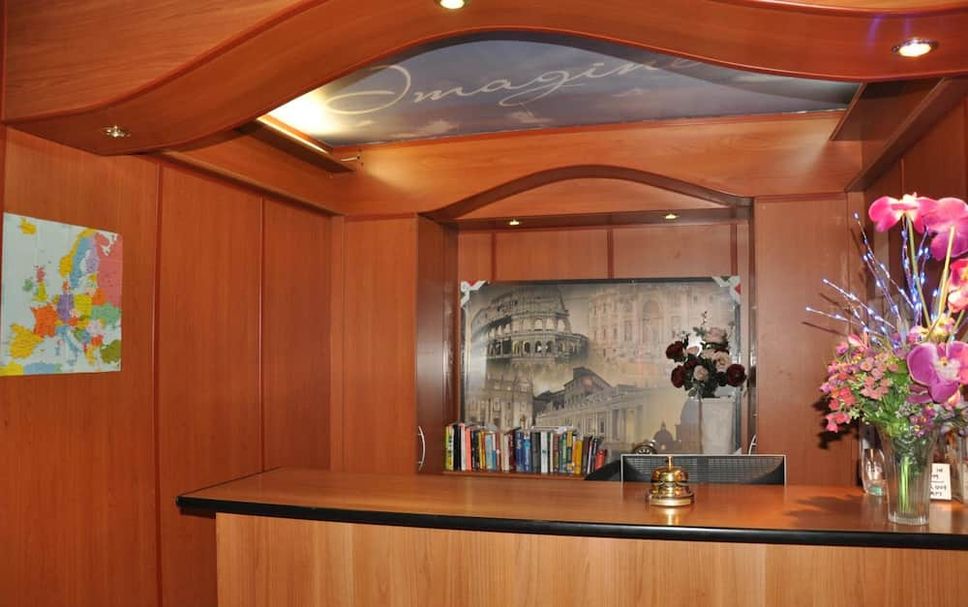 Front desk Photo