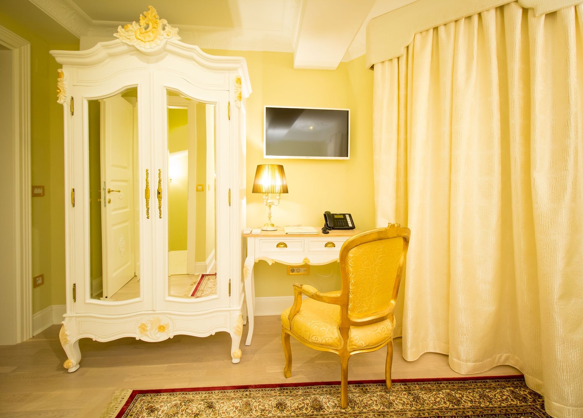 Room amenity