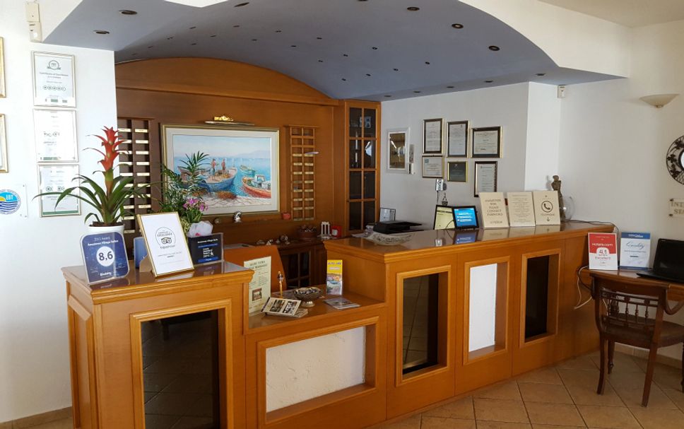 Front desk Photo