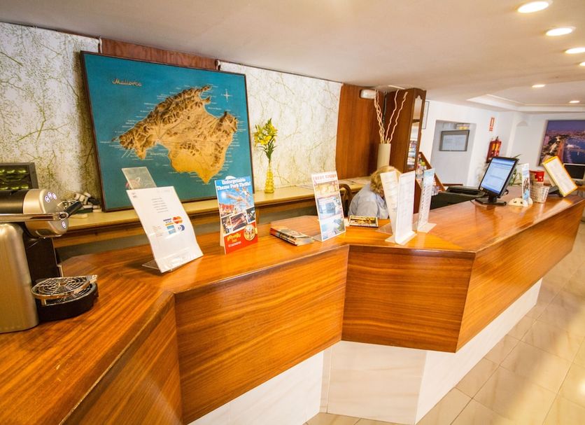 Front desk Photo