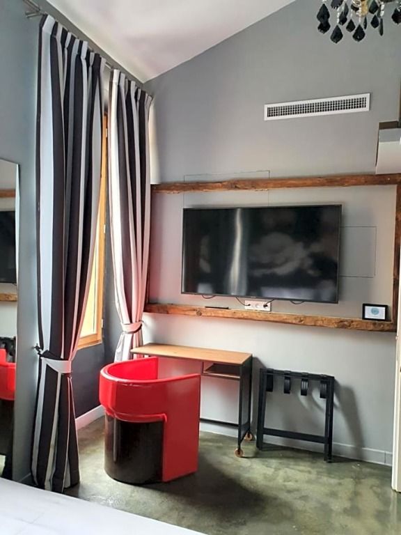 Room amenity