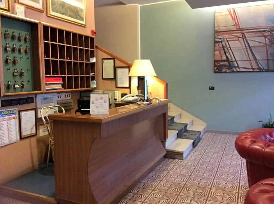 Front desk Photo