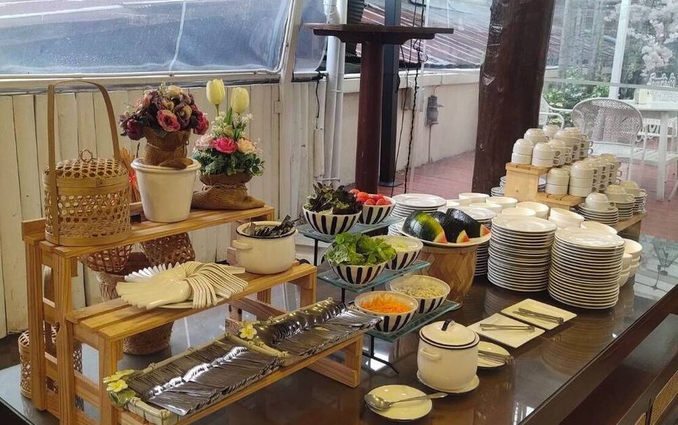 Buffet Photo