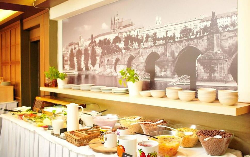 Buffet Photo