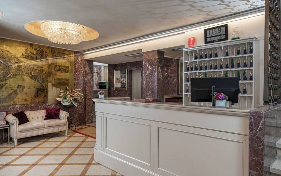 Front desk Photo
