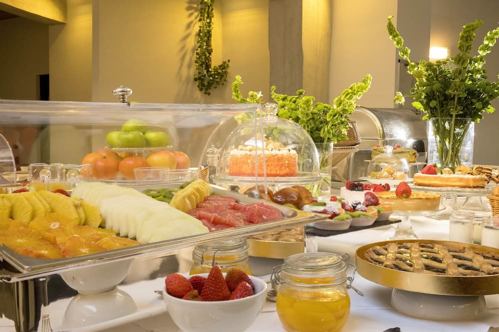 Buffet Photo