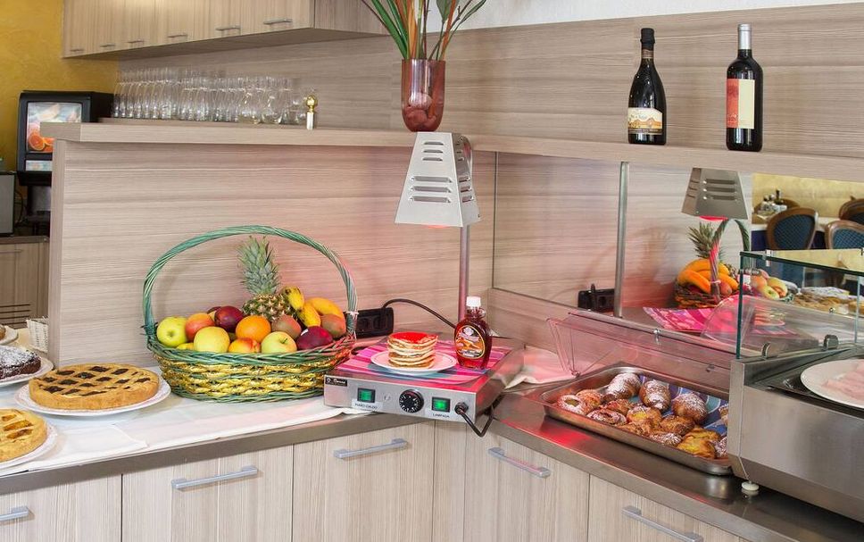 Buffet Photo