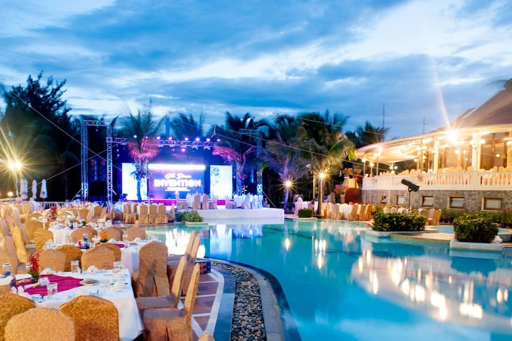 Banquet hall