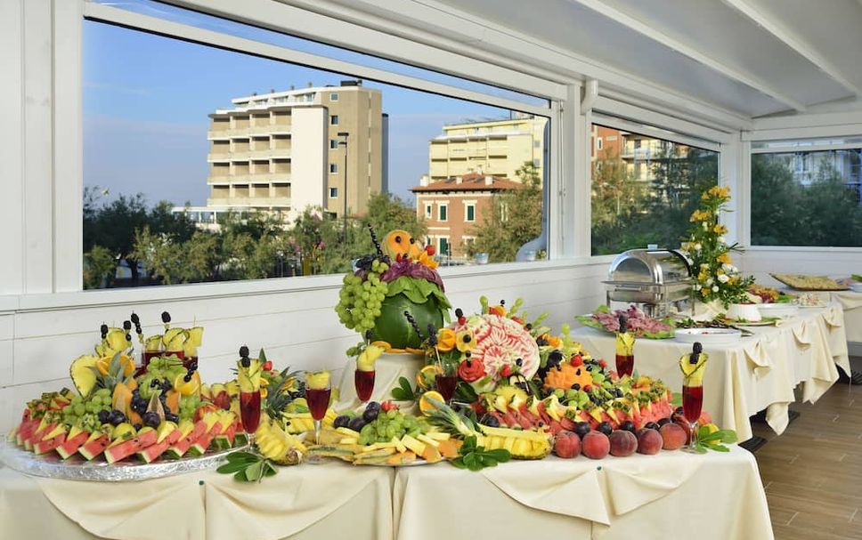Buffet Photo
